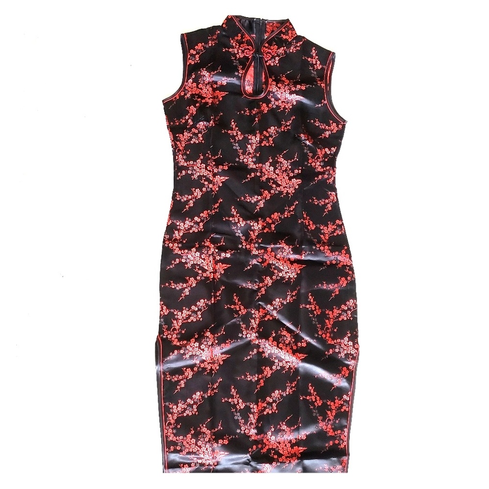 Red and Black Sheongsam (fits like‎ an M)